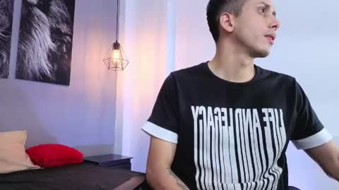 Snapshot of zack_isback chatting on May 25, 2026, 7:53 pm zack_isback online show from May 25, 2026, 7:53 pm
