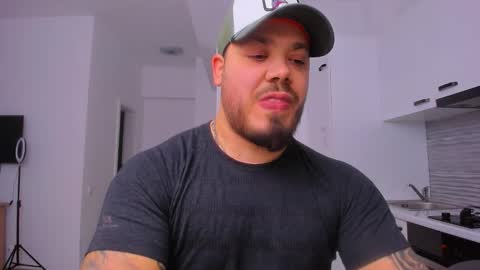 Snapshot of zackconnorsx chatting on January 17, 2026, 10:35 pm Zack online show from January 17, 2026, 10:35 pm