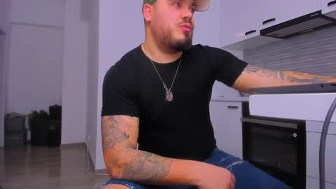 Snapshot of zackconnorsx chatting on February 8, 2026, 11:52 pm Zack online show from February 8, 2026, 11:52 pm