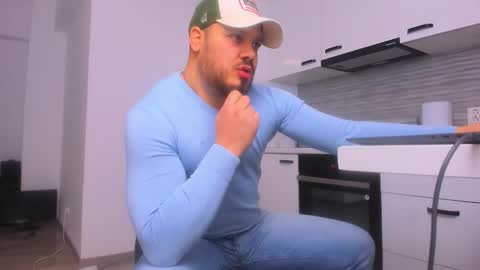 Snapshot of zackconnorsx chatting on February 17, 2026, 12:07 am Zack online show from February 17, 2026, 12:07 am