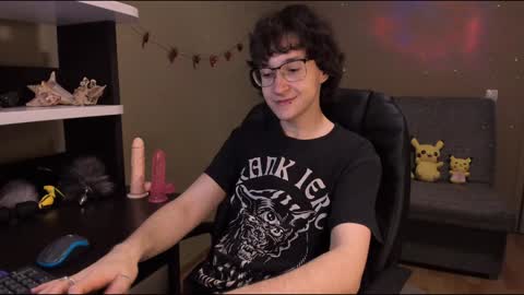 Snapshot of zackstivensen chatting on February 8, 2025, 12:06 am Zachary next stream on monday online show from February 8, 2025, 12:06 am