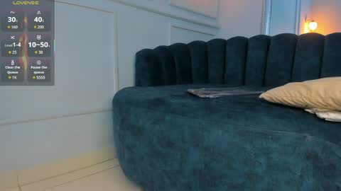 Zafiro  online show from April 22, 2026, 7:37 pm