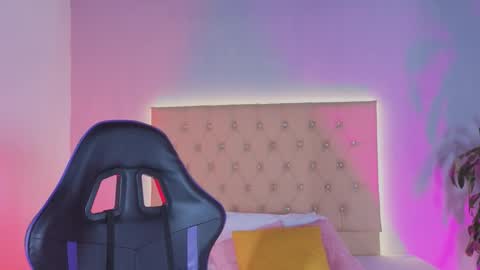 Snapshot of zafiro__brown chatting on November 21, 2025, 11:53 am Zafiro Brown online show from November 21, 2025, 11:53 am