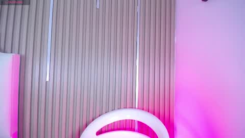 Zafiro online show from April 15, 2026, 4:52 am