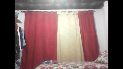 Zafiro online show from December 16, 2025, 10:48 pm