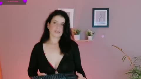 zahramilf online show from March 1, 2026, 7:49 pm