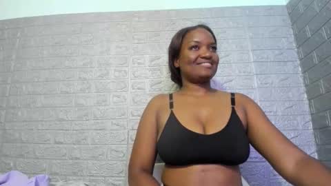 Snapshot of zamara__ chatting on April 18, 2026, 2:37 am Zamara online show from April 18, 2026, 2:37 am