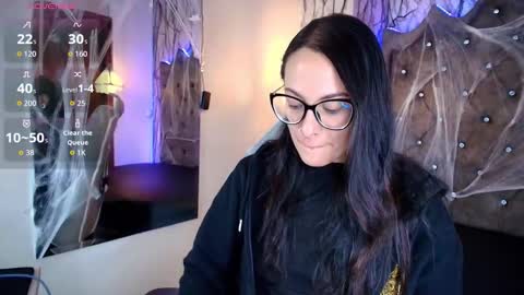   online show from October 23, 2025, 7:34 pm