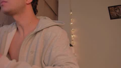 zamir online show from March 18, 2026, 10:13 pm