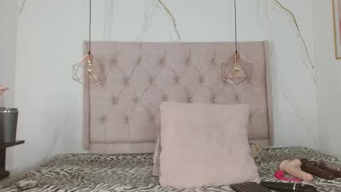 ZAMIRA online show from October 6, 2025, 4:59 pm