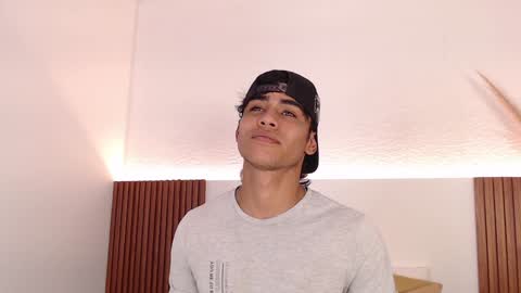 Zander online show from December 5, 2024, 6:11 pm