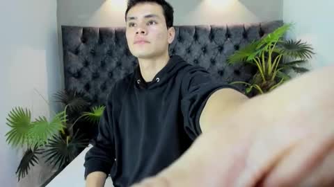 Snapshot of zane_evans chatting on February 25, 2026, 12:26 pm zane online show from February 25, 2026, 12:26 pm