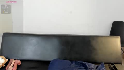 Zane Lux online show from March 29, 2026, 11:32 am