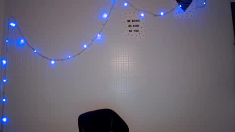 Zara online show from December 5, 2024, 12:30 am