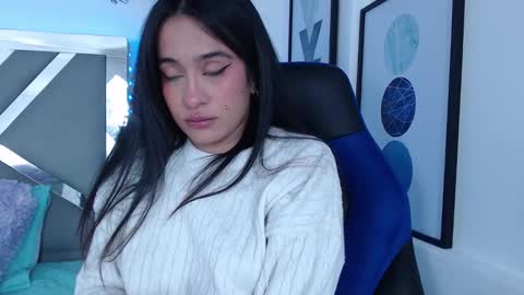 zaradames_ online show from January 25, 2025, 5:29 am