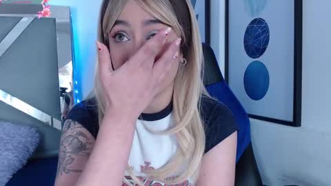 zaradames_ online show from March 7, 2025, 4:46 am