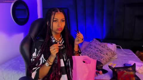 Zara Lim  online show from December 14, 2025, 6:01 pm
