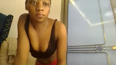 Snapshot of zariah011 chatting on February 28, 2026, 7:04 pm zariah online show from February 28, 2026, 7:04 pm