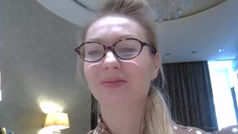 Zarina Swift online show from May 15, 2026, 4:41 am