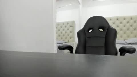 Zarina Waynne online show from November 24, 2025, 8:19 pm