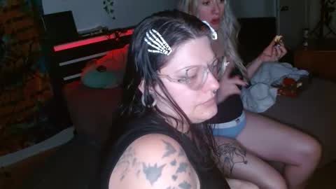 Snapshot of zawmbiemoonz chatting on April 9, 2026, 6:19 am zawmbiemoonz online show from April 9, 2026, 6:19 am