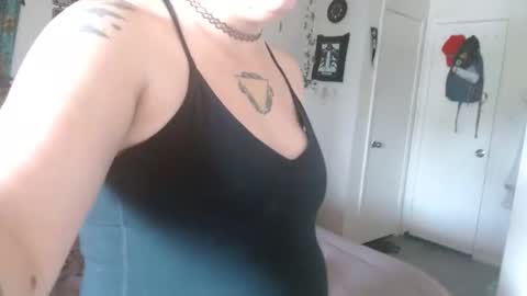 Snapshot of zawmbiemoonz chatting on April 16, 2026, 4:52 pm zawmbiemoonz online show from April 16, 2026, 4:52 pm