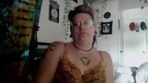 zawmbiemoonz online show from April 22, 2026, 7:26 pm
