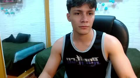 zayn_clausen online show from May 27, 2026, 5:43 pm