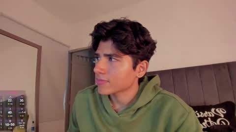 Snapshot of zayotto chatting on December 2, 2025, 4:51 am Hii im Zay. I save money for education. PVT Open. online show from December 2, 2025, 4:51 am