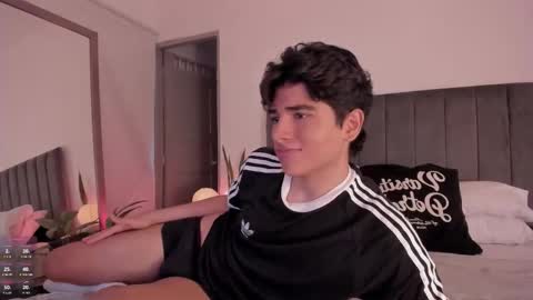 Snapshot of zayotto chatting on December 23, 2025, 7:39 am Hii im Zay. I save money for education. PVT Open. online show from December 23, 2025, 7:39 am