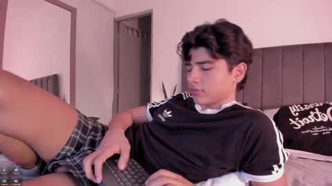 Snapshot of zayotto chatting on January 9, 2026, 5:43 am Hii im Zay. I save money for education. PVT Open. online show from January 9, 2026, 5:43 am