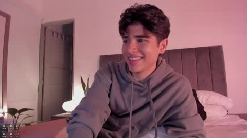 Snapshot of zayotto chatting on February 14, 2026, 6:43 am Hii im Zay. I save money for education. PVT Open. online show from February 14, 2026, 6:43 am