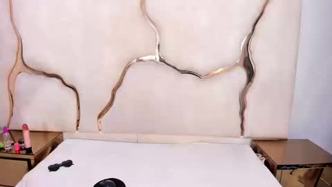 Zayra online show from March 20, 2026, 1:49 pm