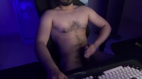 Snapshot of ze_boi chatting on April 10, 2026, 9:41 pm Ze online show from April 10, 2026, 9:41 pm