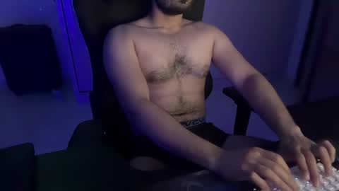 Snapshot of ze_boi chatting on April 25, 2026, 9:01 pm Ze online show from April 25, 2026, 9:01 pm