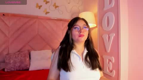 Snapshot of zelenejones chatting on November 4, 2025, 11:42 am Zelene online show from November 4, 2025, 11:42 am