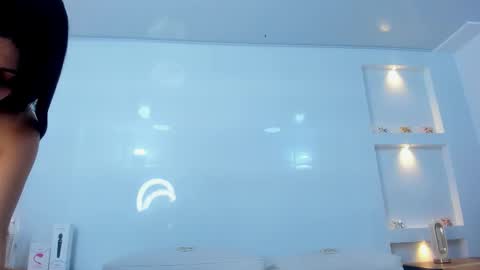 Zenda Evans online show from December 5, 2025, 4:10 am