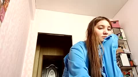 Snapshot of zeniabrossoit chatting on April 18, 2026, 8:51 am zeniabrossoit online show from April 18, 2026, 8:51 am