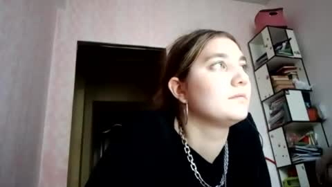 Snapshot of zeniabrossoit chatting on April 24, 2026, 12:18 pm zeniabrossoit online show from April 24, 2026, 12:18 pm