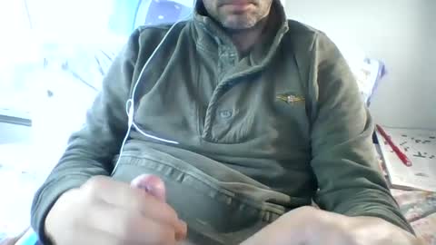 Snapshot of zeus00811 chatting on March 8, 2025, 10:54 am zeus online show from March 8, 2025, 10:54 am