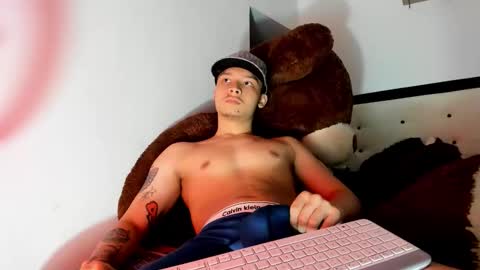 zeus online show from December 2, 2025, 9:10 pm