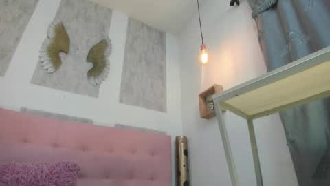 ZHAMIRA  ANDRES online show from December 18, 2025, 12:06 am