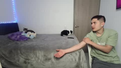 Snapshot of zhara_and_logan chatting on July 2, 2026, 12:11 pm Zhara and logan online show from July 2, 2026, 12:11 pm