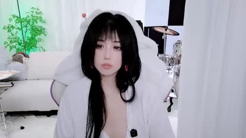 zhen online show from November 19, 2025, 12:27 pm