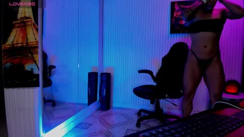 zhoestrong online show from April 17, 2026, 12:13 am