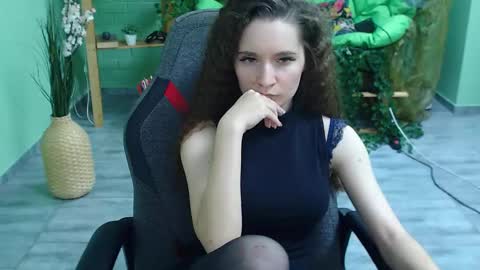 zianichols online show from February 10, 2025, 9:25 pm