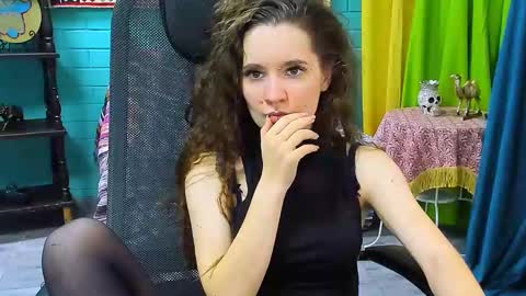 zianichols online show from February 12, 2025, 3:16 pm