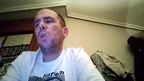 Snapshot of zigor13 chatting on April 12, 2026, 6:35 pm zigor13 online show from April 12, 2026, 6:35 pm