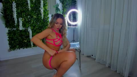 Snapshot of zinasquirts chatting on November 27, 2025, 1:18 am Galli online show from November 27, 2025, 1:18 am