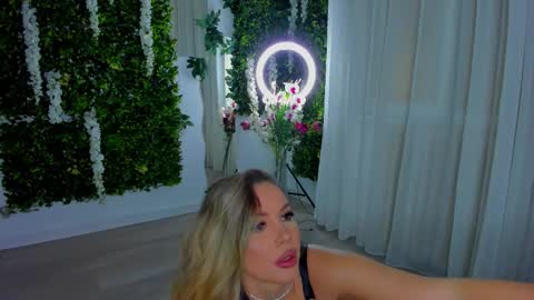 Snapshot of zinasquirts chatting on March 3, 2026, 3:45 am Galli online show from March 3, 2026, 3:45 am